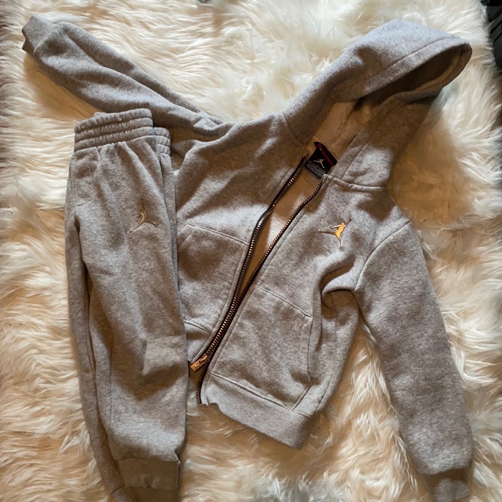4t Jordan sweat suit